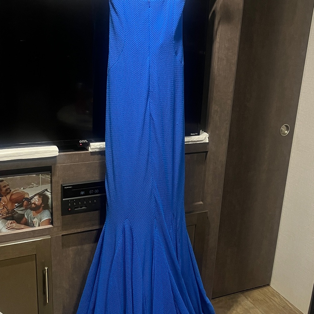 Formal dress - Picture 5 of 5